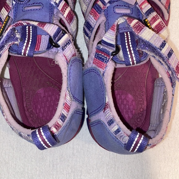 Keen girls purple closed toe water shoes size 2 - Picture 5 of 7